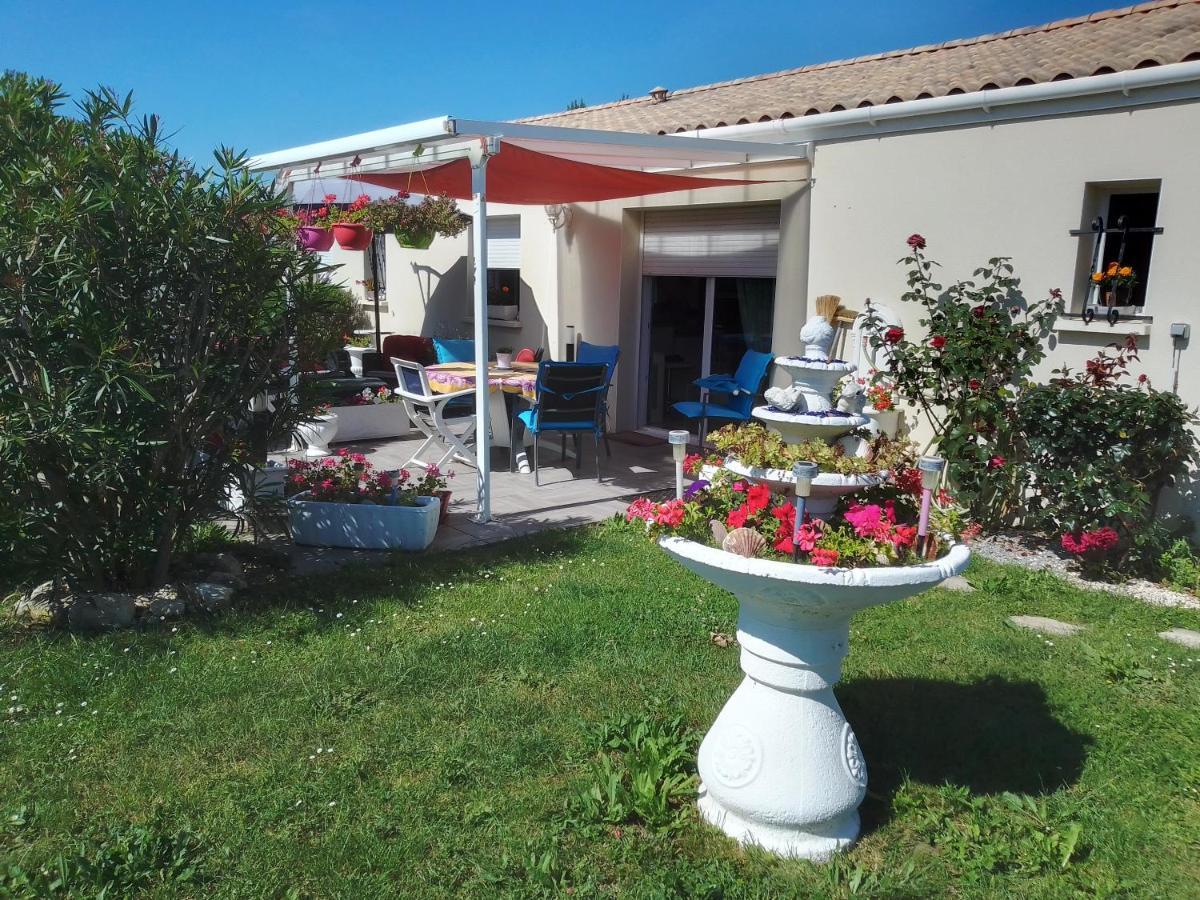 Chambre Lit Double Dans Pavillon , Chez Lilyanne Tonnay-Charente Exterior photo