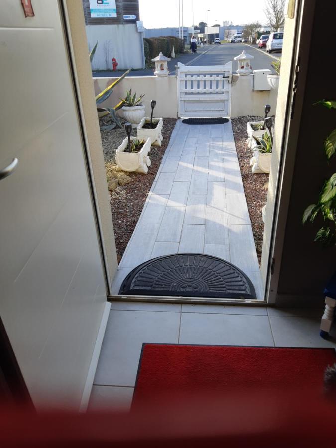 Chambre Lit Double Dans Pavillon , Chez Lilyanne Tonnay-Charente Exterior photo