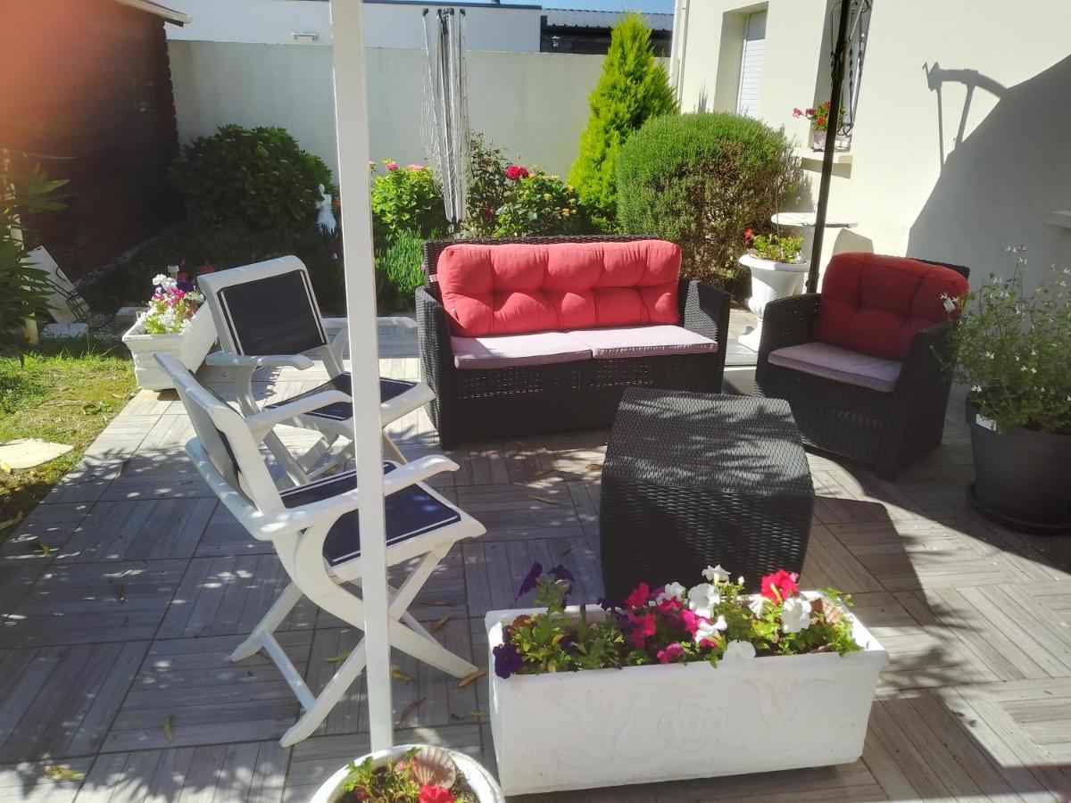 Chambre Lit Double Dans Pavillon , Chez Lilyanne Tonnay-Charente Exterior photo