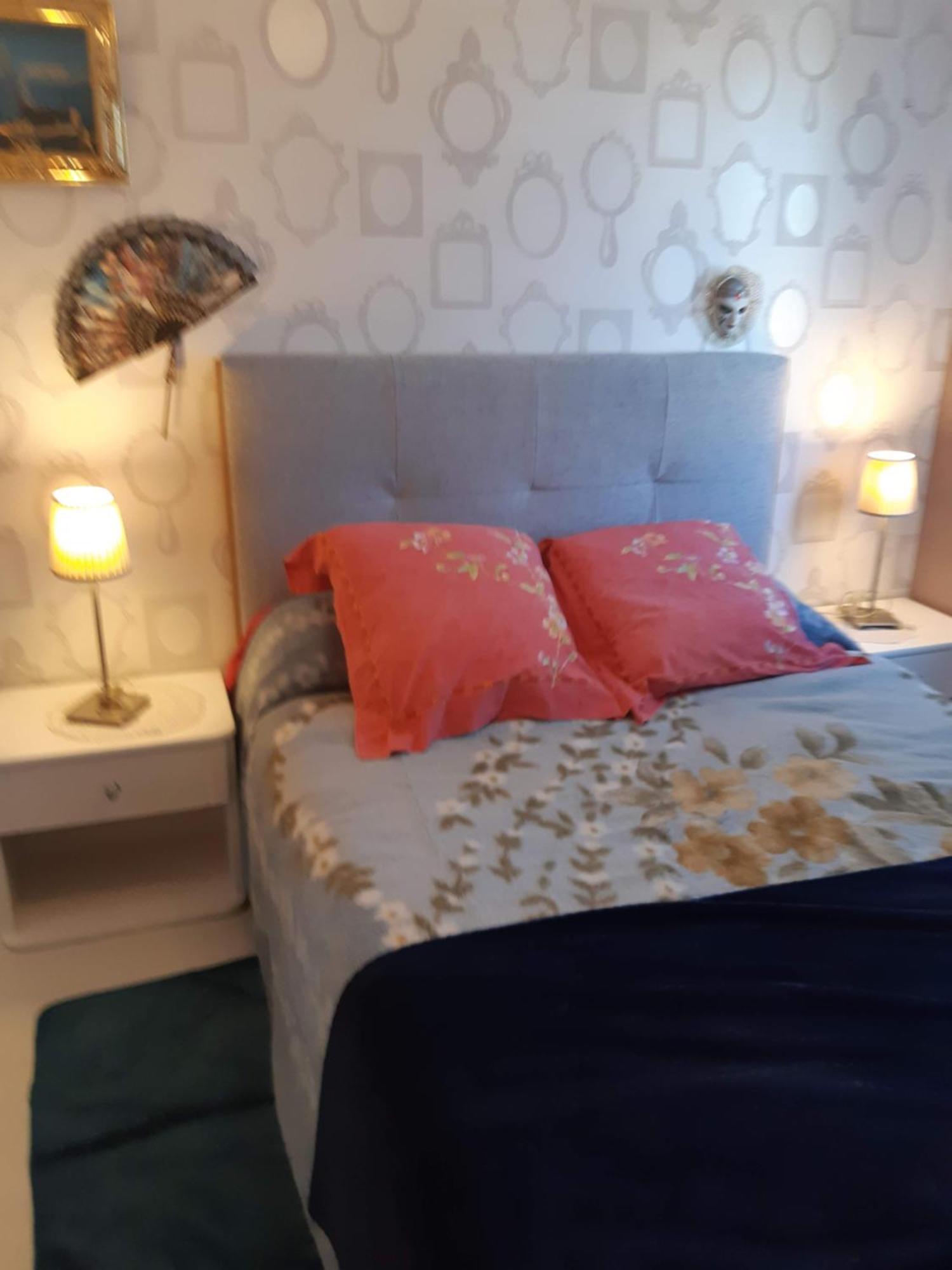 Chambre Lit Double Dans Pavillon , Chez Lilyanne Tonnay-Charente Exterior photo